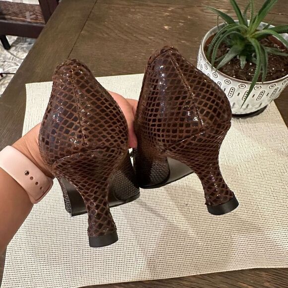 Stuart Weitzman Brown Pointed Toe Python Embossed‎ Leather Pumps size 6.5M NEW - Picture 5 of 10